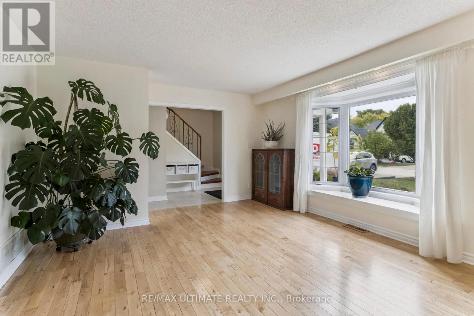 40 BIRCHVIEW CRESCENT
