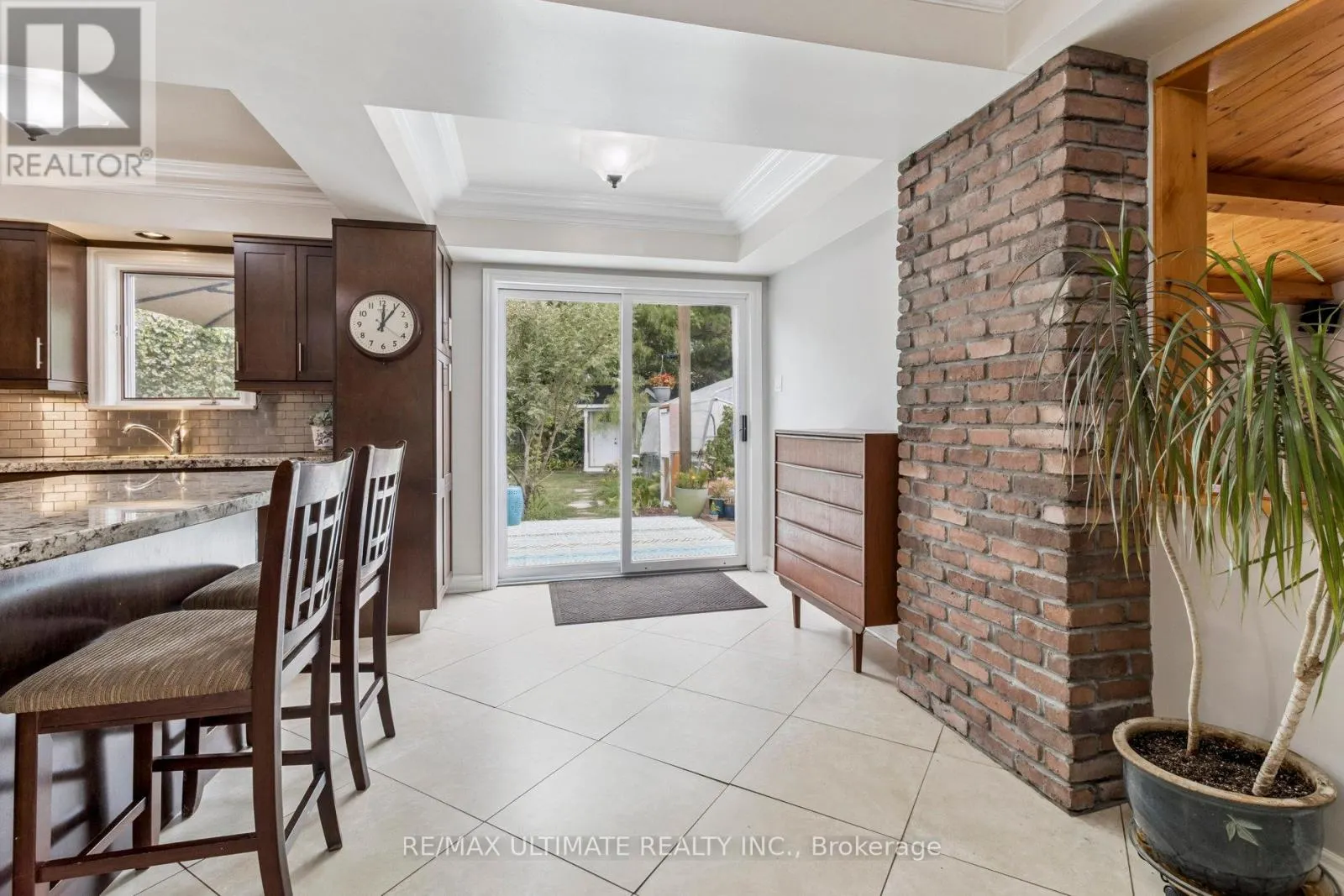 40 BIRCHVIEW CRESCENT