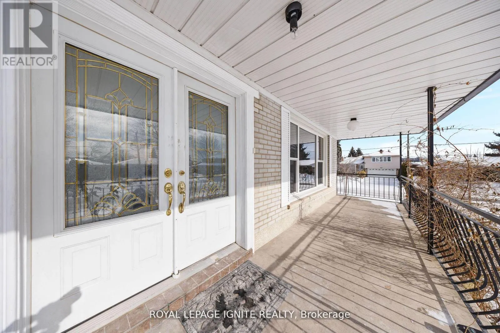 6 BRANTLEY CRESCENT