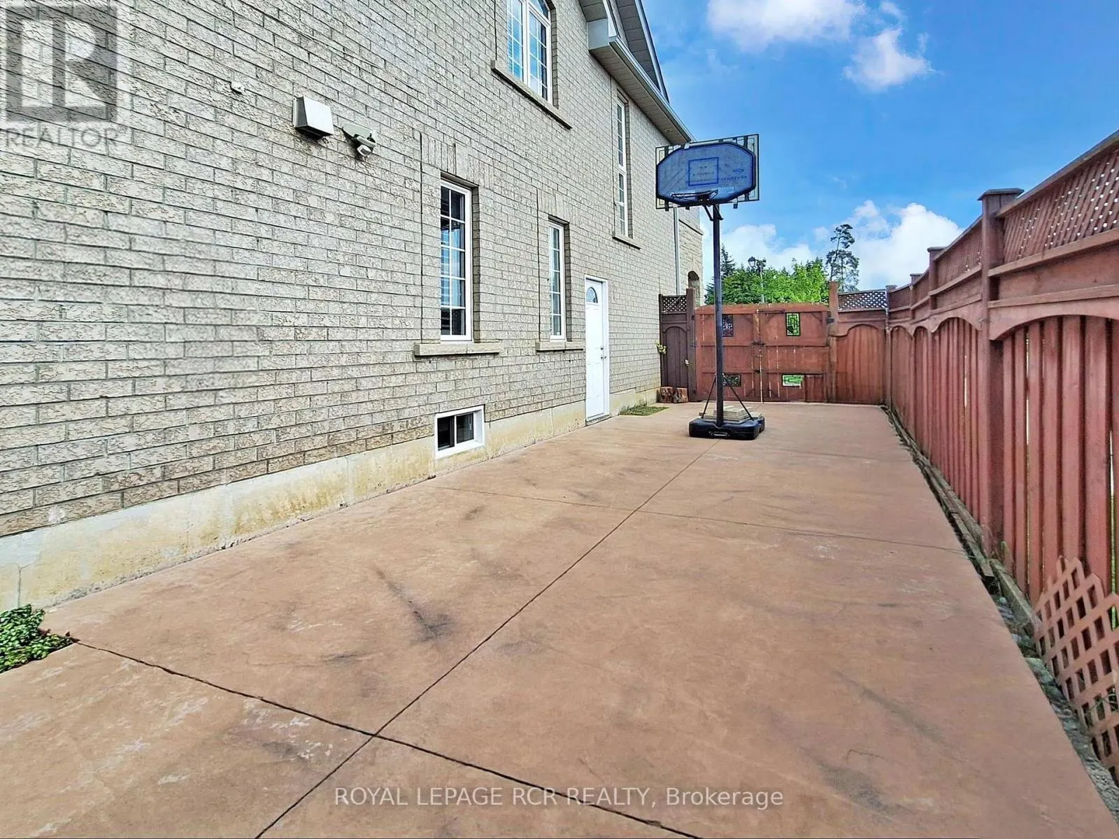 28 WAKELY BOULEVARD