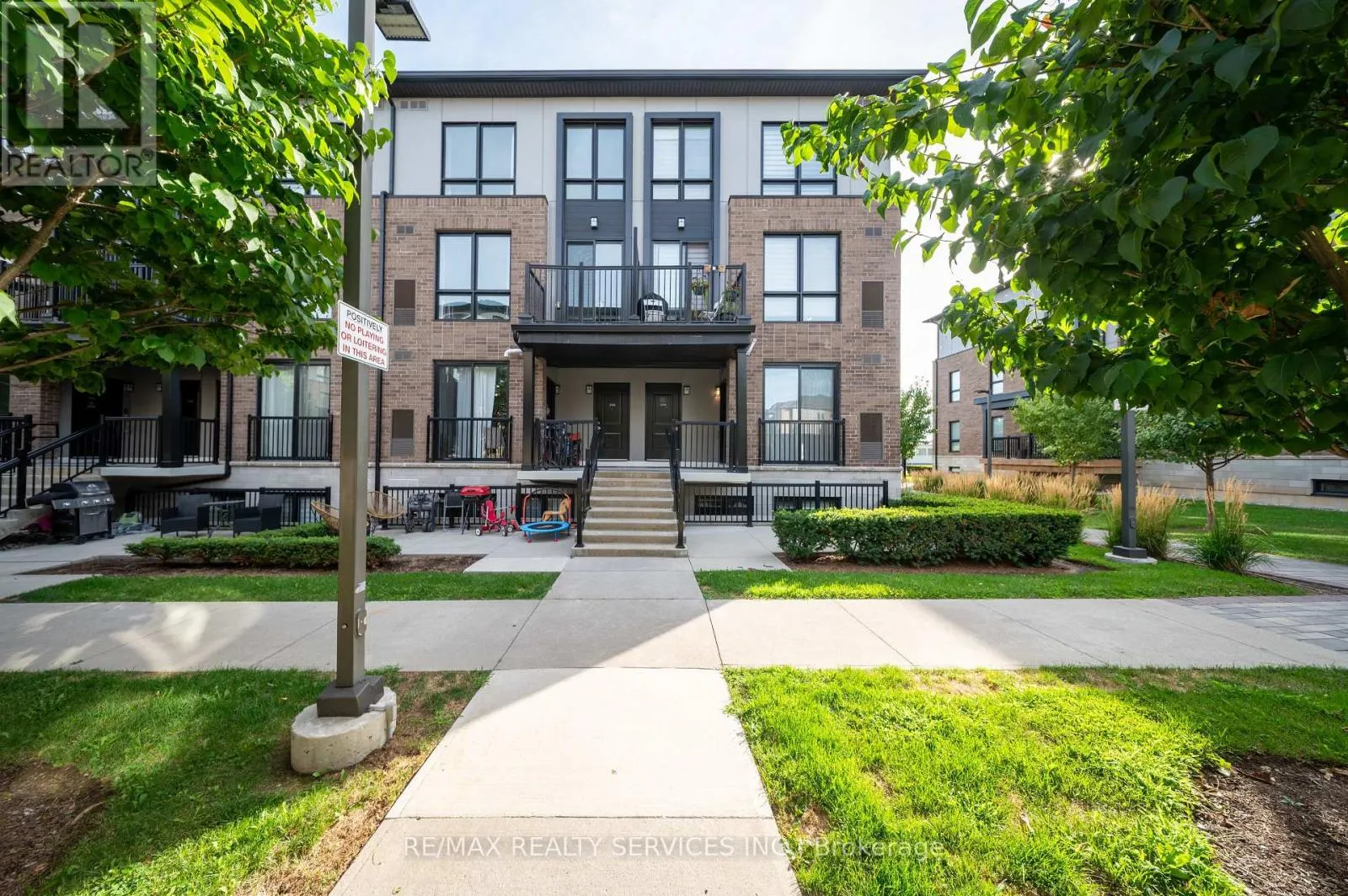 105 - 1208 MAIN STREET E