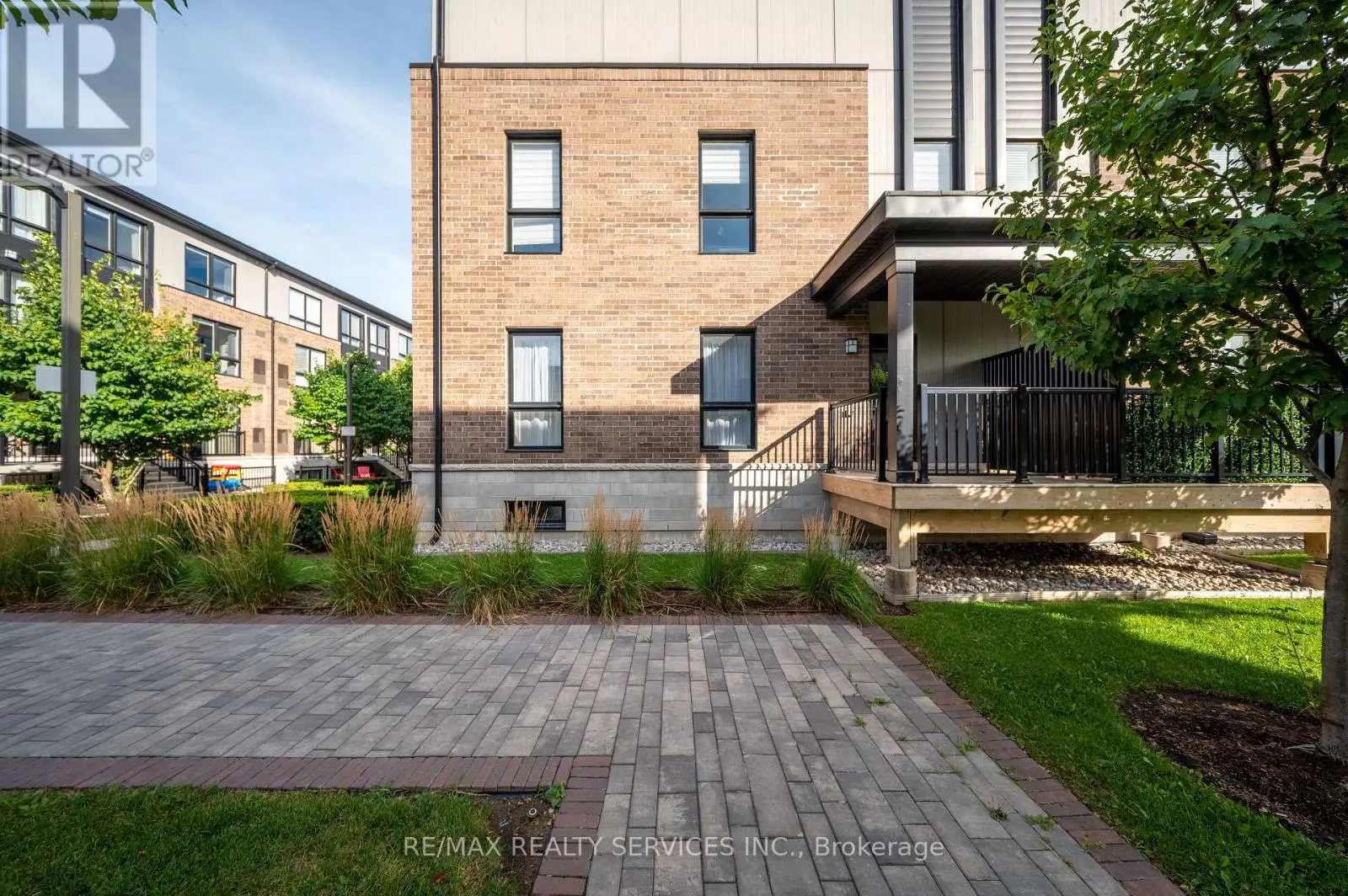 105 - 1208 MAIN STREET E