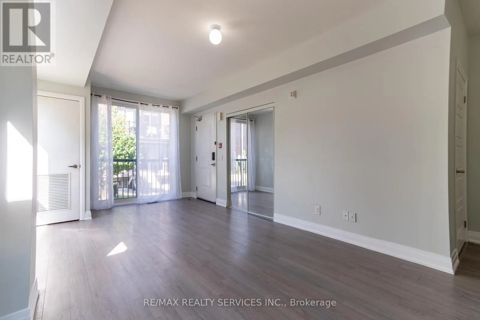 105 - 1208 MAIN STREET E