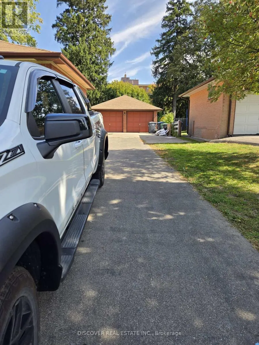 GROUND FLOOR ONLY - 186 FLORADALE DRIVE