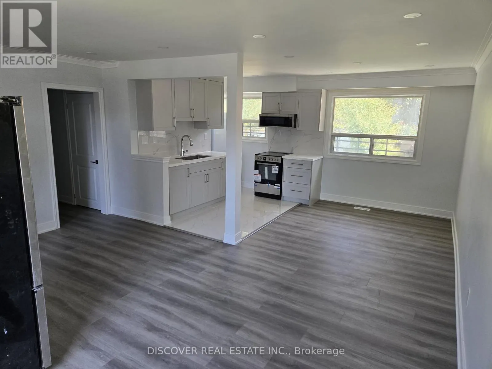 GROUND FLOOR ONLY - 186 FLORADALE DRIVE
