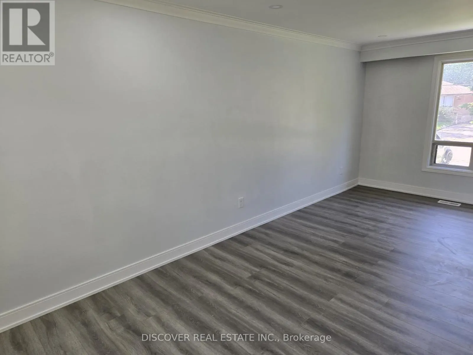 GROUND FLOOR ONLY - 186 FLORADALE DRIVE