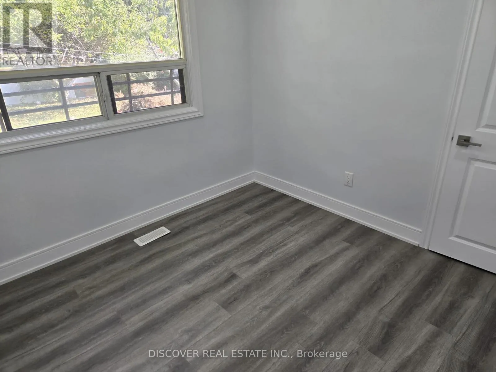 GROUND FLOOR ONLY - 186 FLORADALE DRIVE