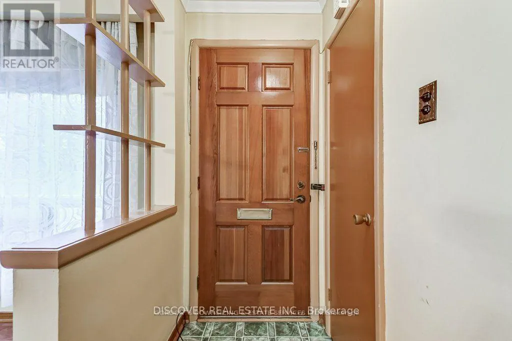 GROUND FLOOR ONLY - 186 FLORADALE DRIVE