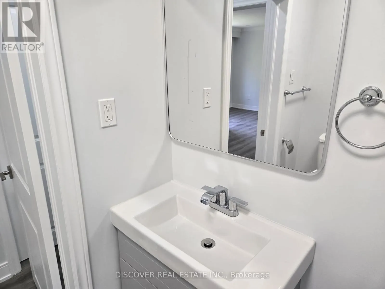 GROUND FLOOR ONLY - 186 FLORADALE DRIVE