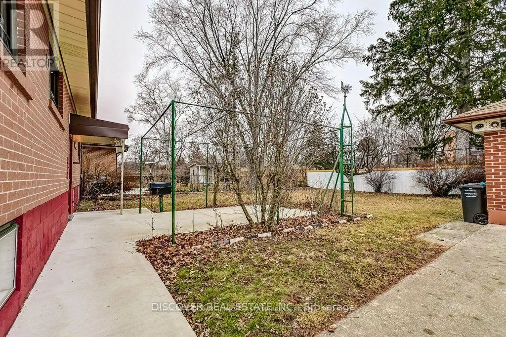 GROUND FLOOR ONLY - 186 FLORADALE DRIVE