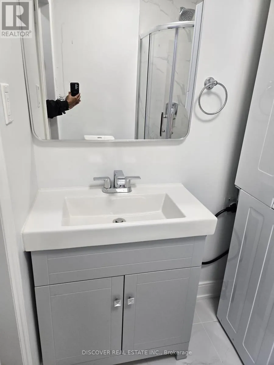 GROUND FLOOR ONLY - 186 FLORADALE DRIVE