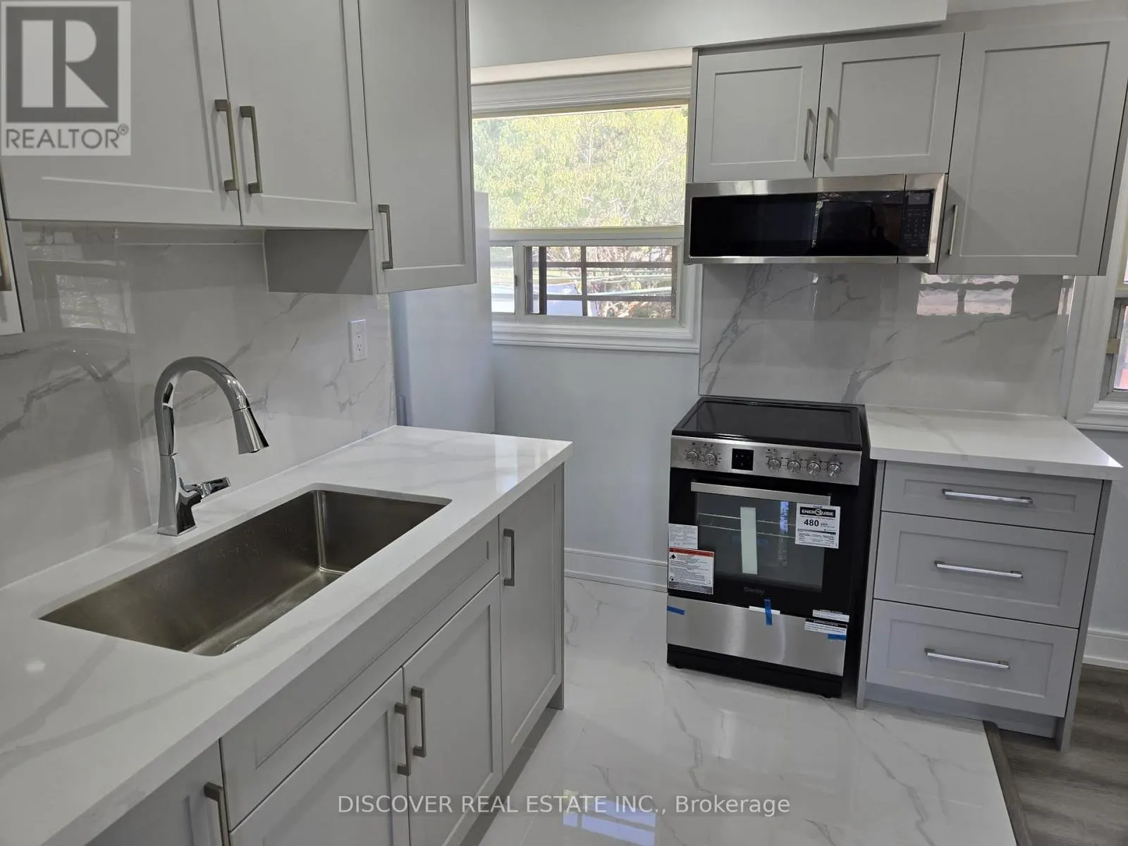 GROUND FLOOR ONLY - 186 FLORADALE DRIVE