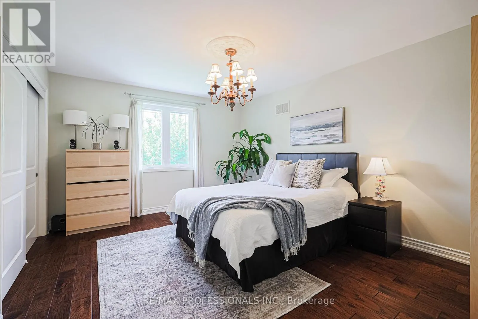4 NEILTREE COURT