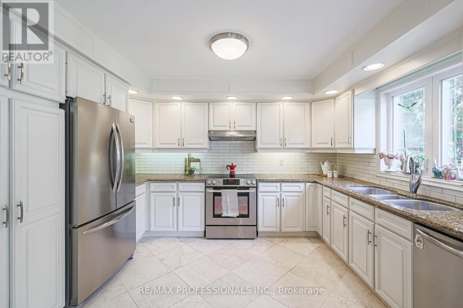 4 NEILTREE COURT