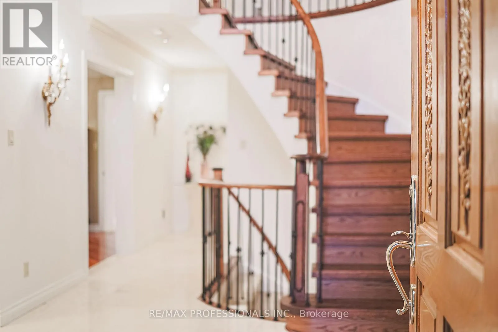 4 NEILTREE COURT