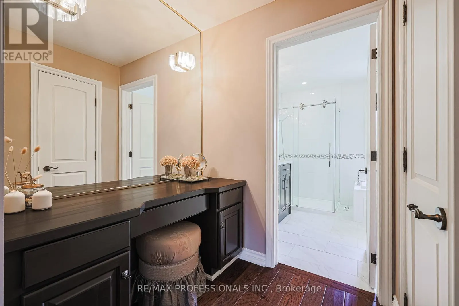 4 NEILTREE COURT