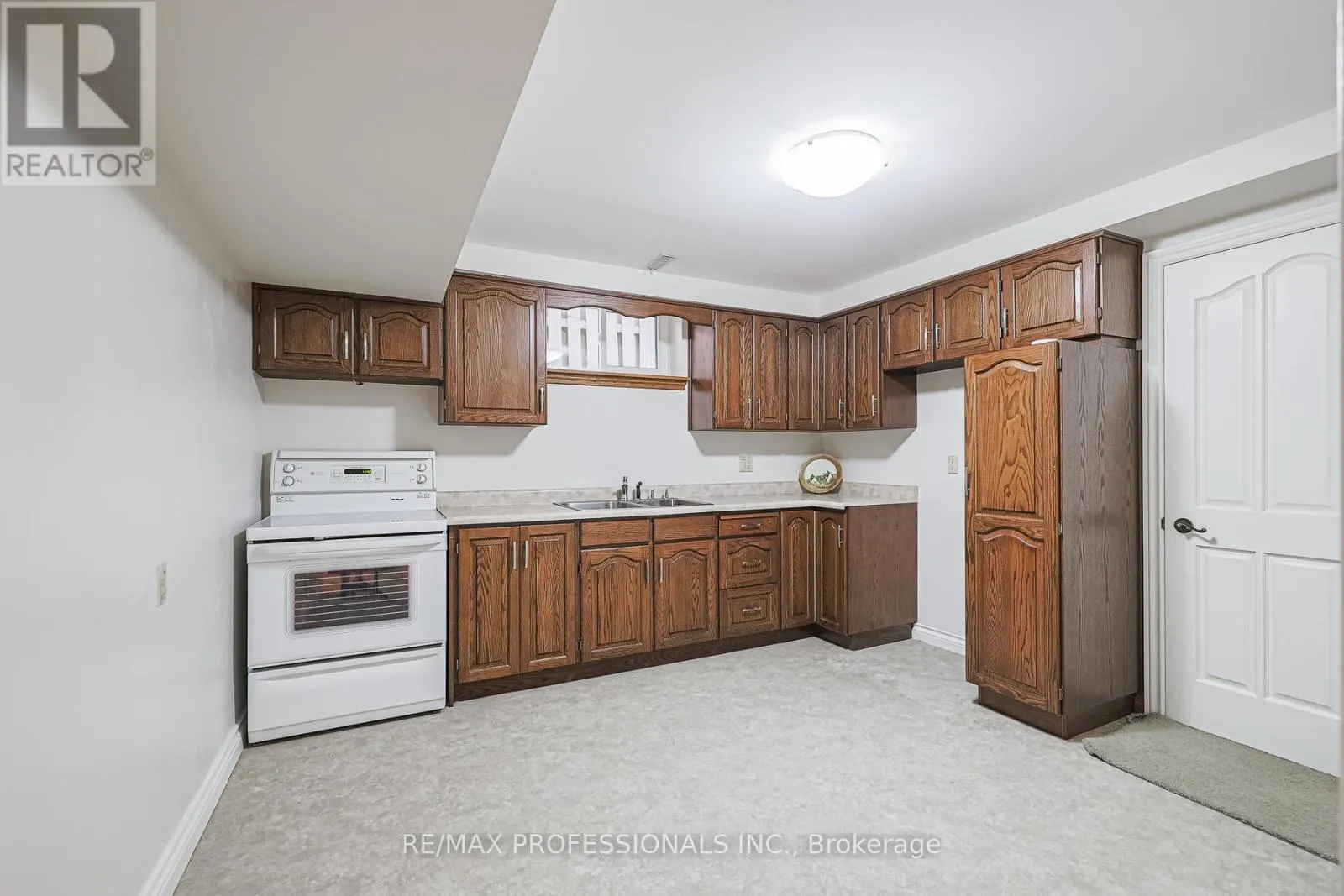4 NEILTREE COURT
