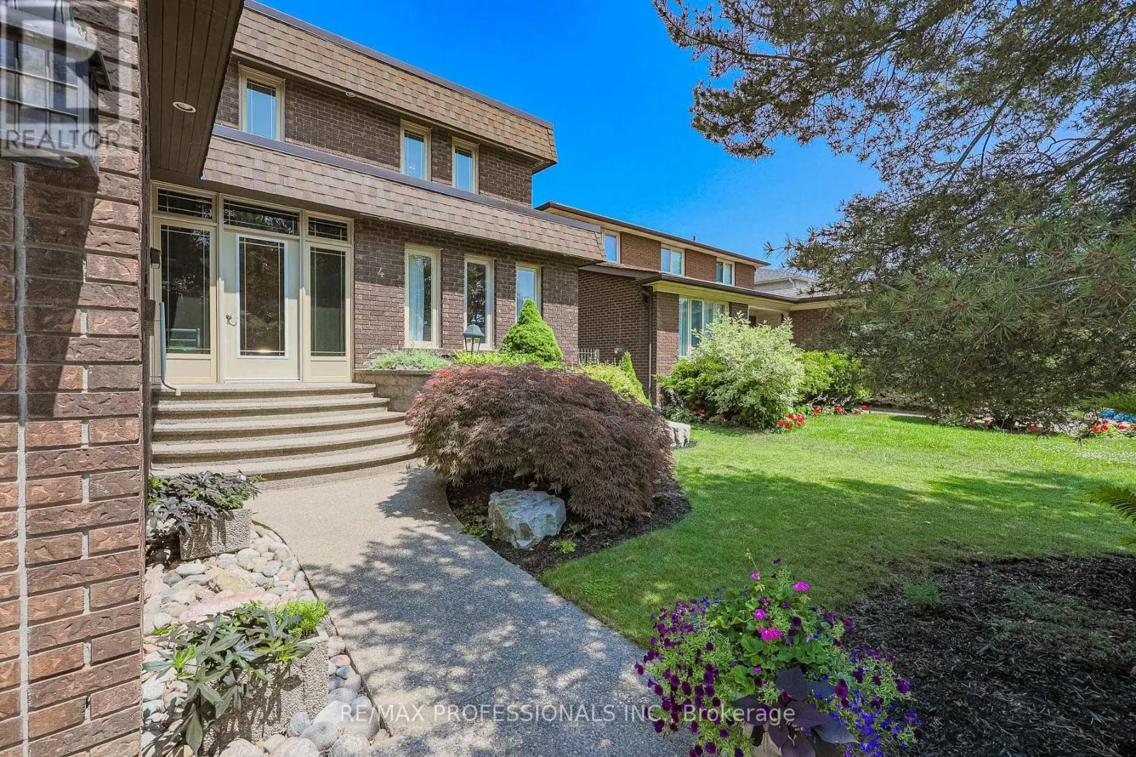 4 NEILTREE COURT