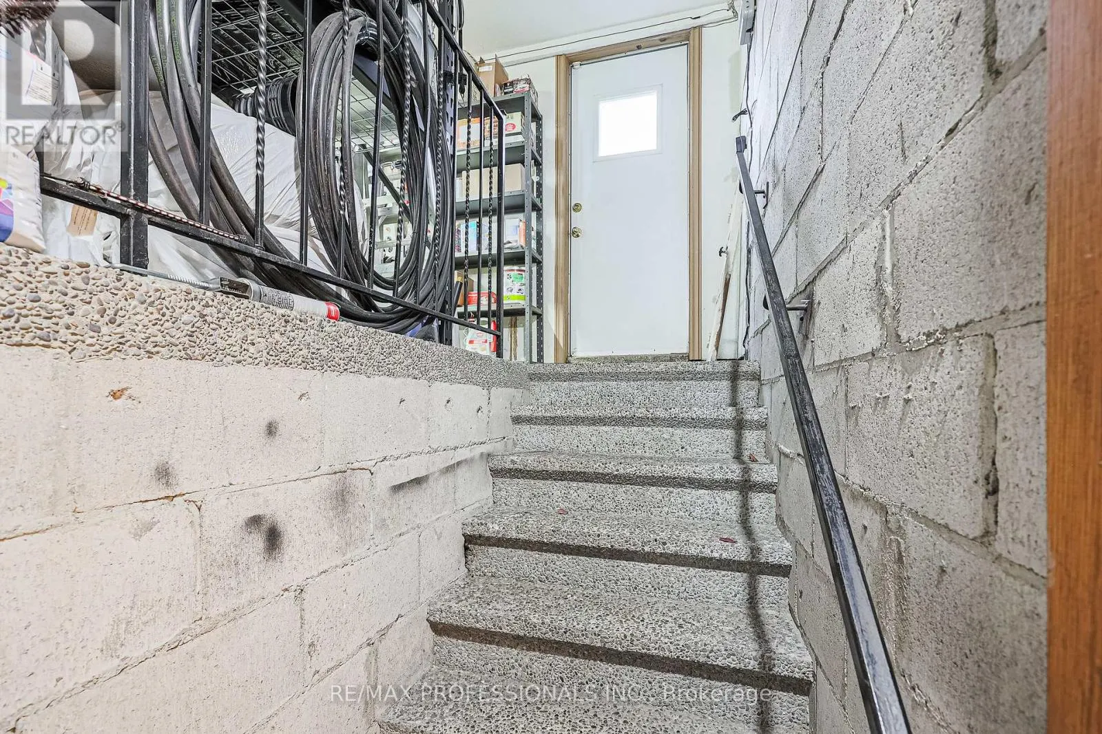4 NEILTREE COURT