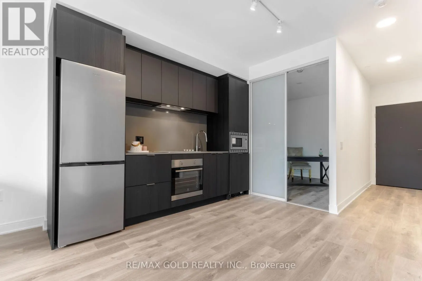 716 - 86 DUNDAS STREET E