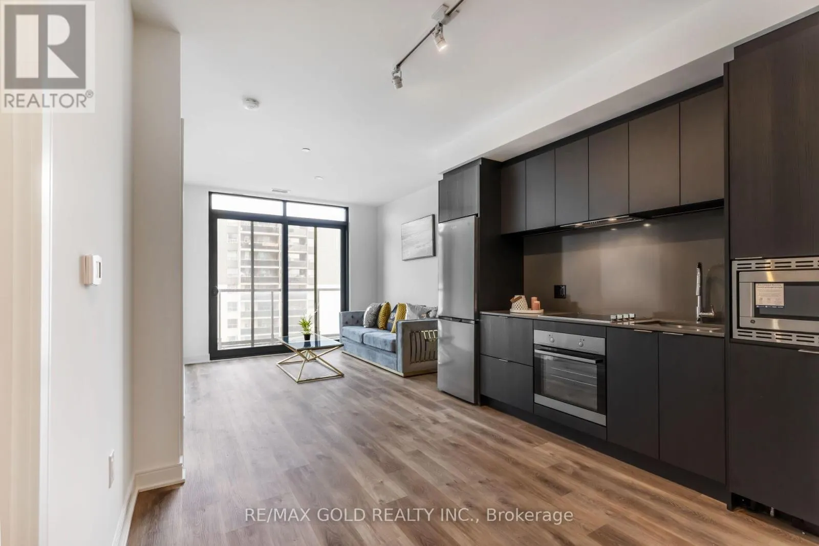 716 - 86 DUNDAS STREET E