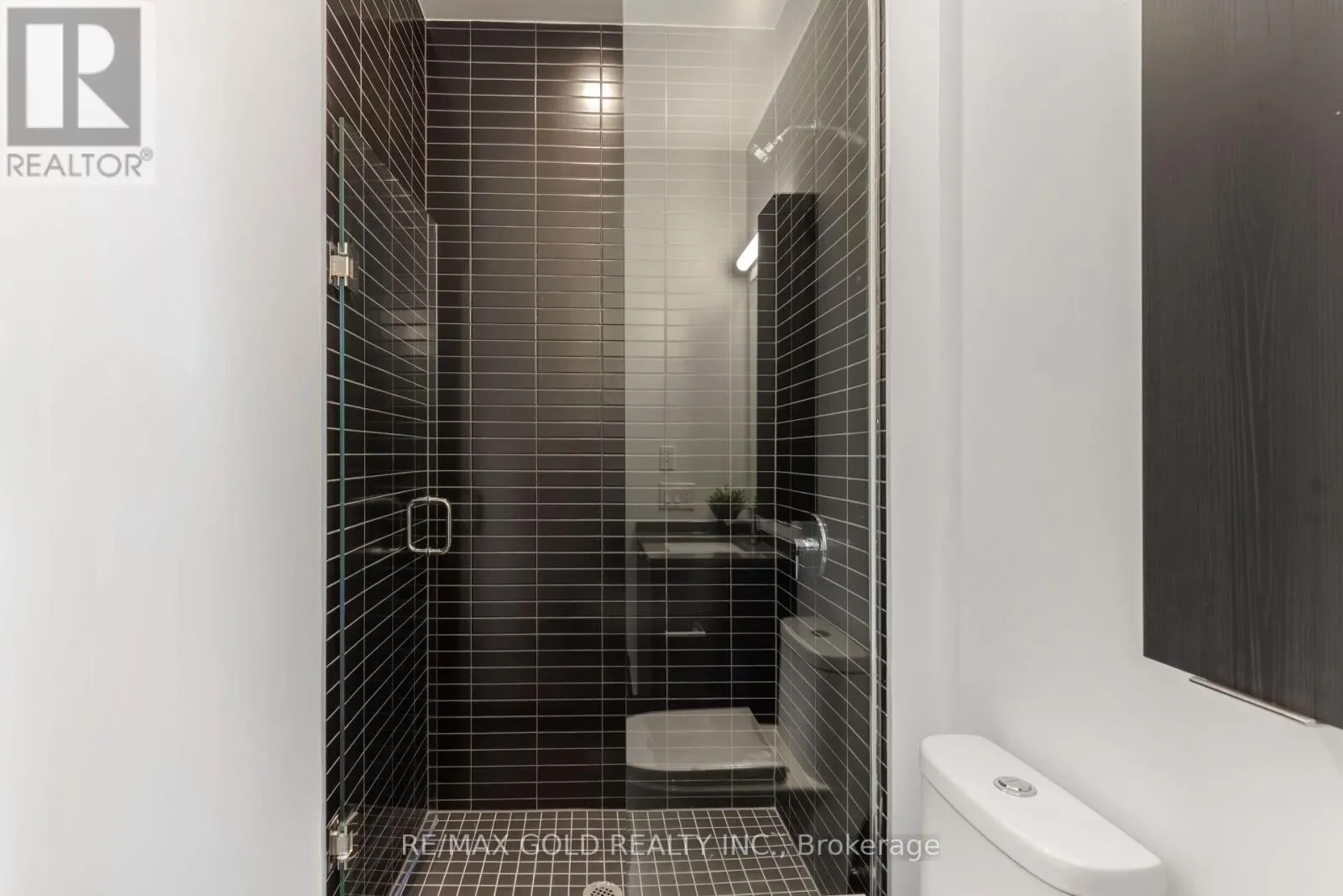 716 - 86 DUNDAS STREET E