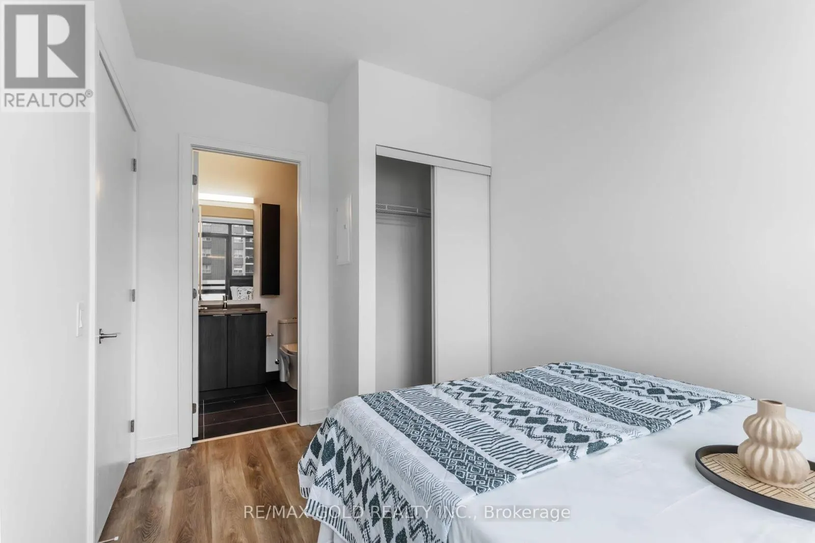 716 - 86 DUNDAS STREET E