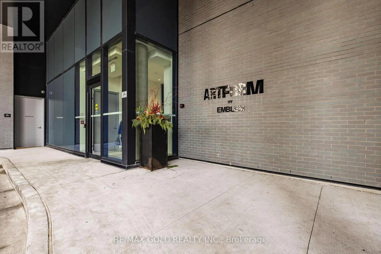 716 - 86 DUNDAS STREET E