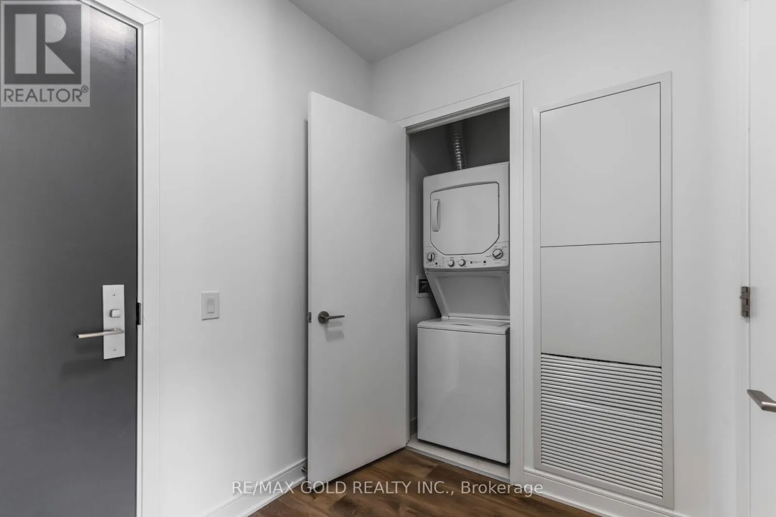 716 - 86 DUNDAS STREET E