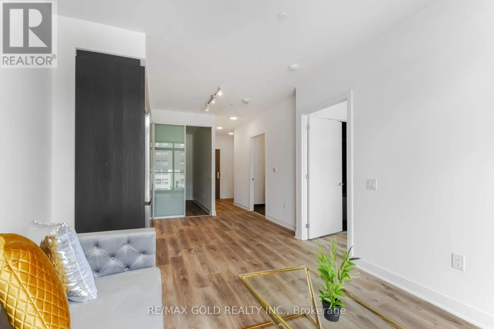 716 - 86 DUNDAS STREET E