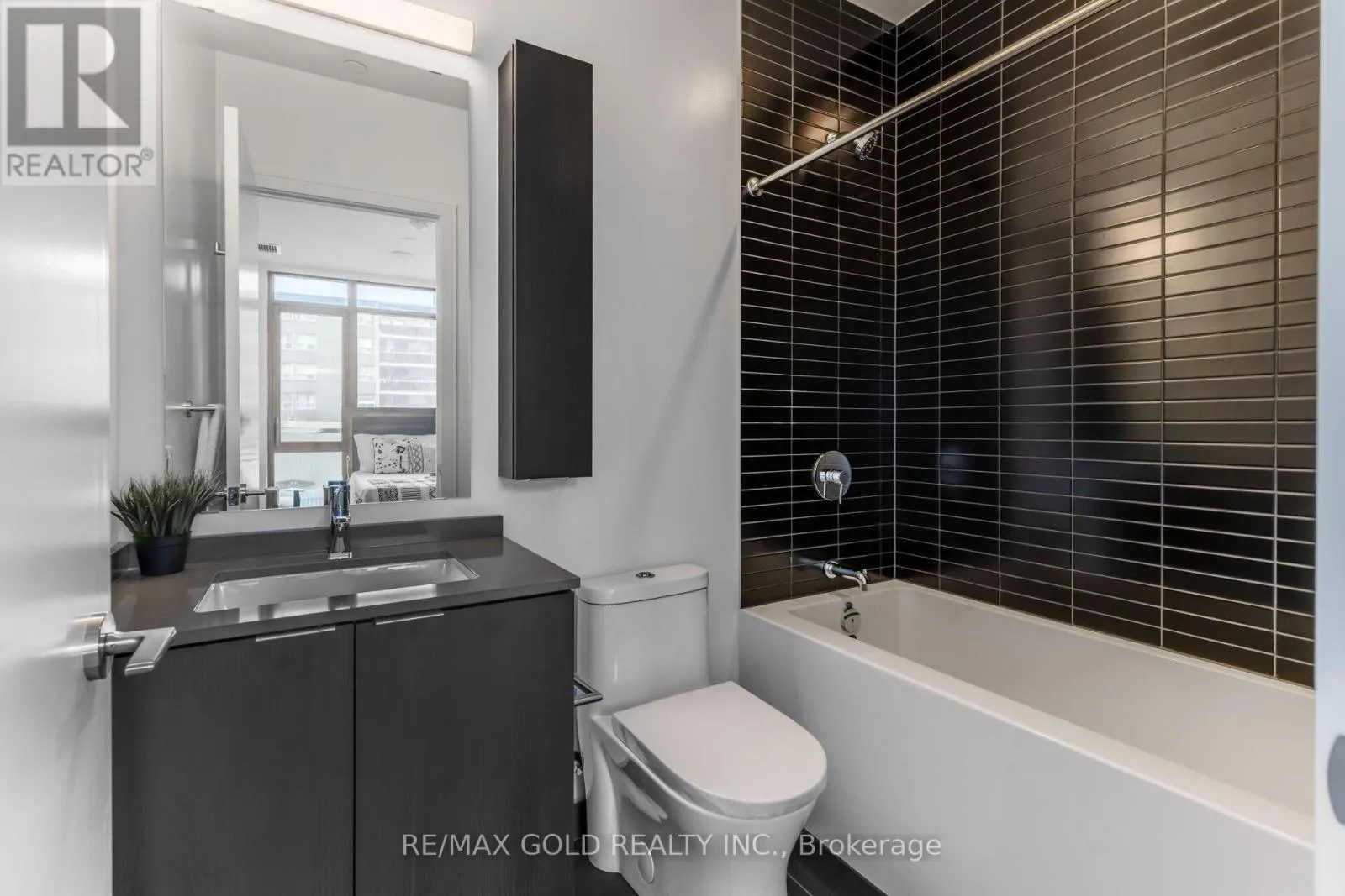 716 - 86 DUNDAS STREET E