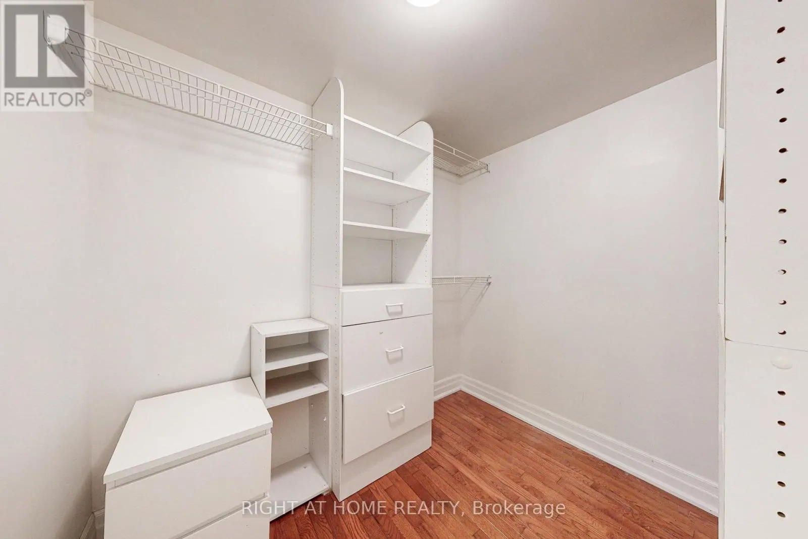 170 QUEENS AVENUE