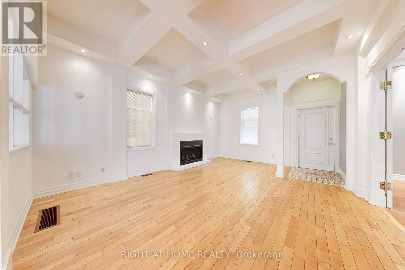 170 QUEENS AVENUE