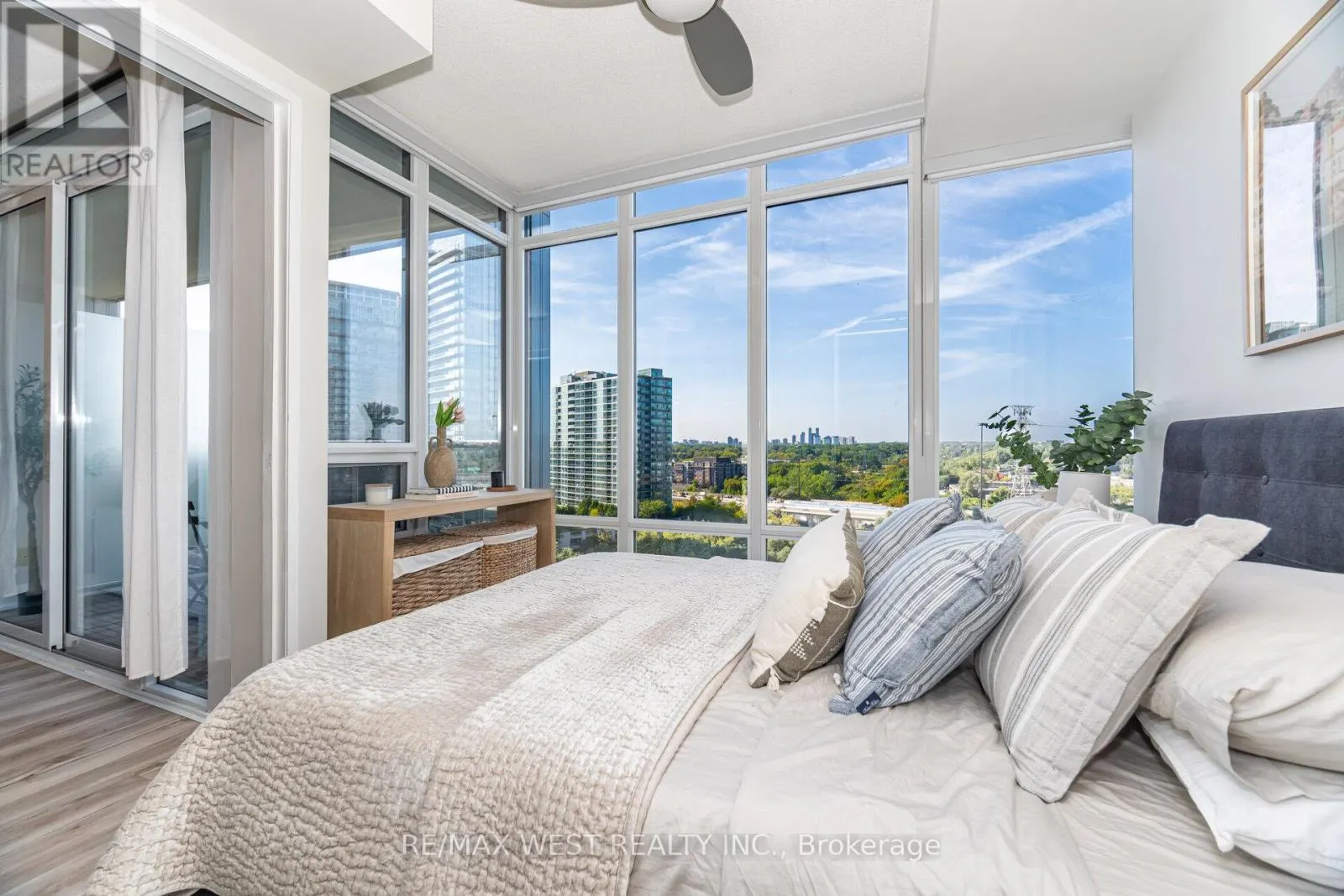1612 - 88 PARK LAWN ROAD