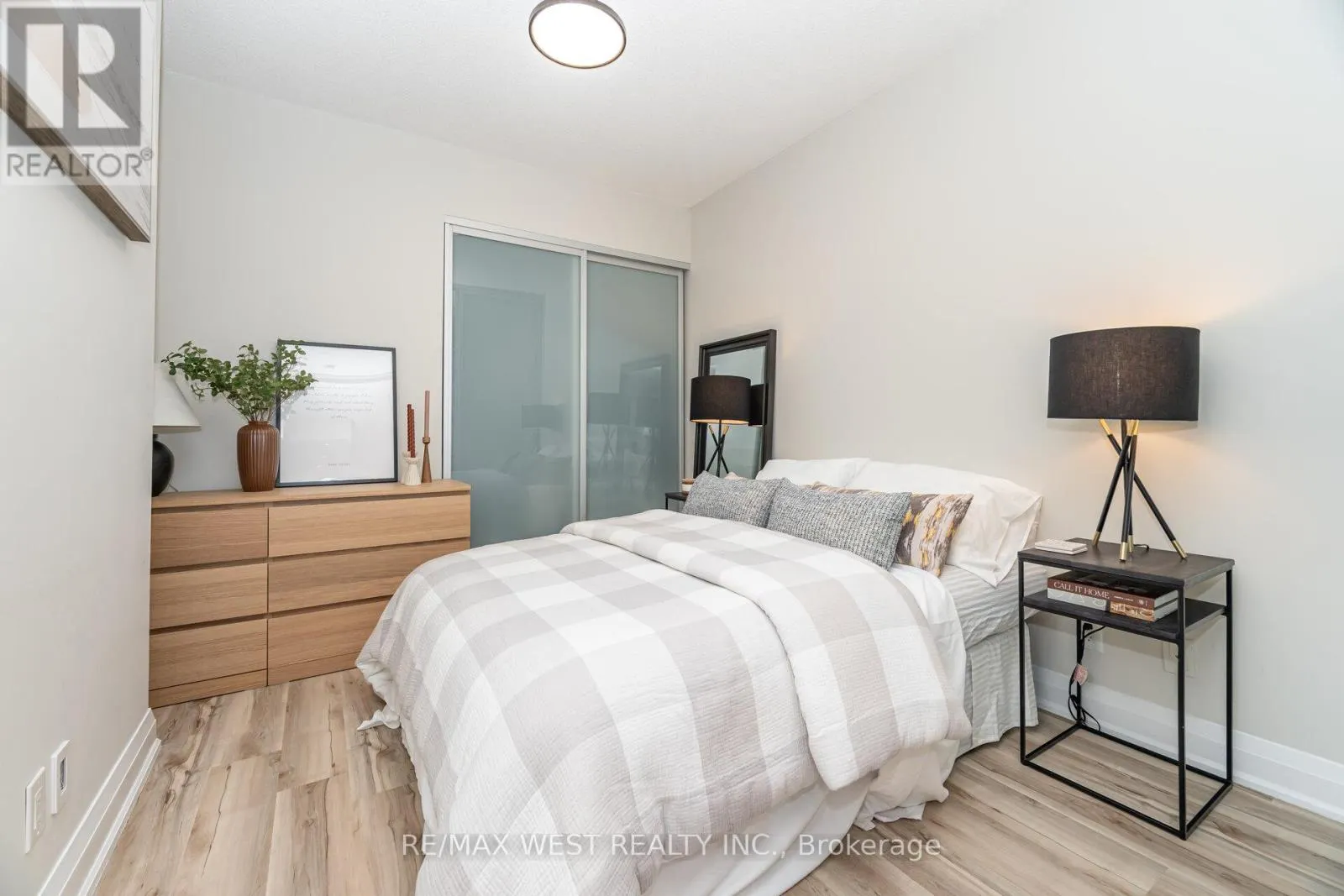 1612 - 88 PARK LAWN ROAD
