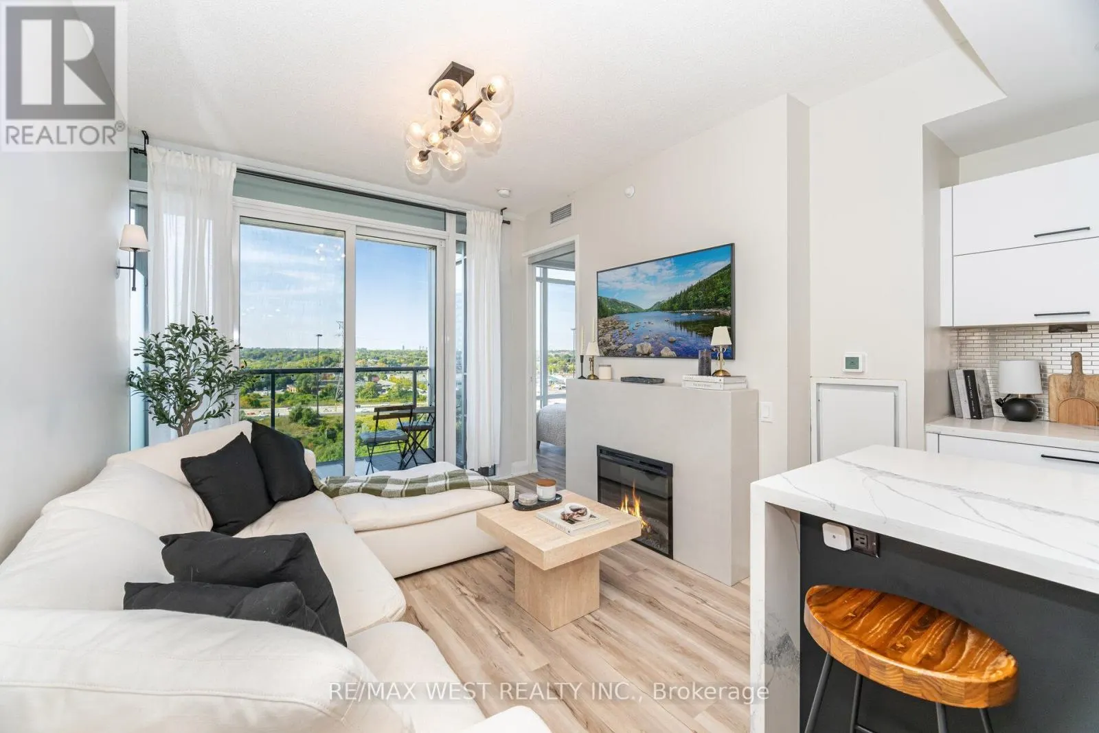 1612 - 88 PARK LAWN ROAD
