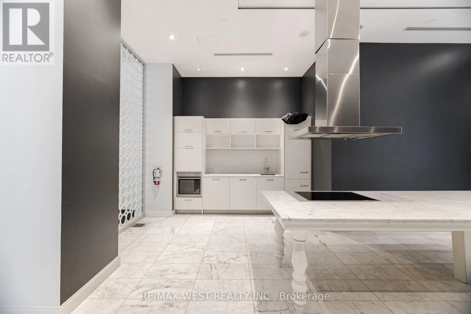 1612 - 88 PARK LAWN ROAD