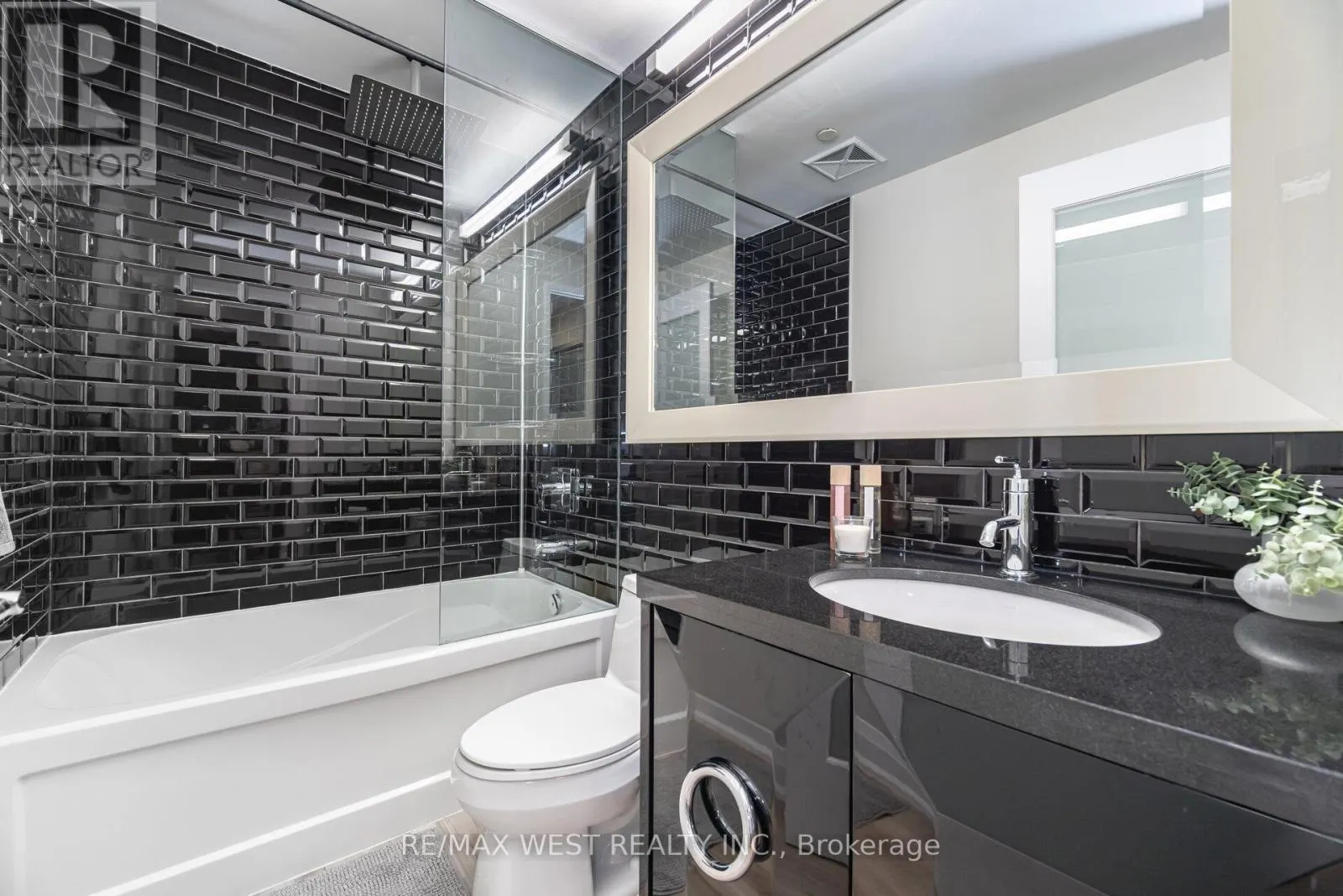 1612 - 88 PARK LAWN ROAD