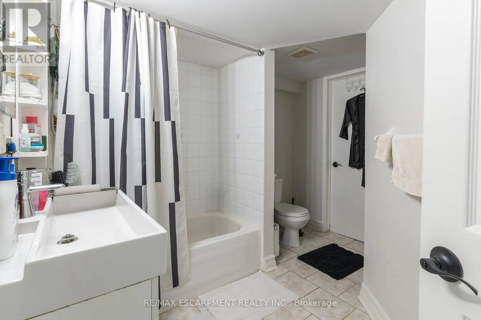 3770 FOREST BLUFF CRESCENT