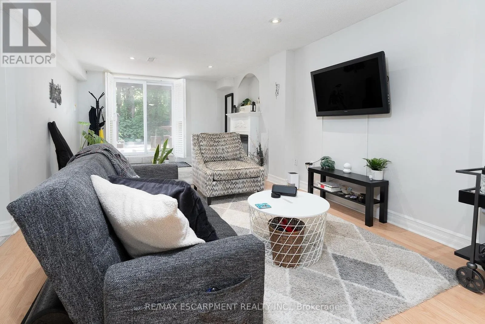 3770 FOREST BLUFF CRESCENT