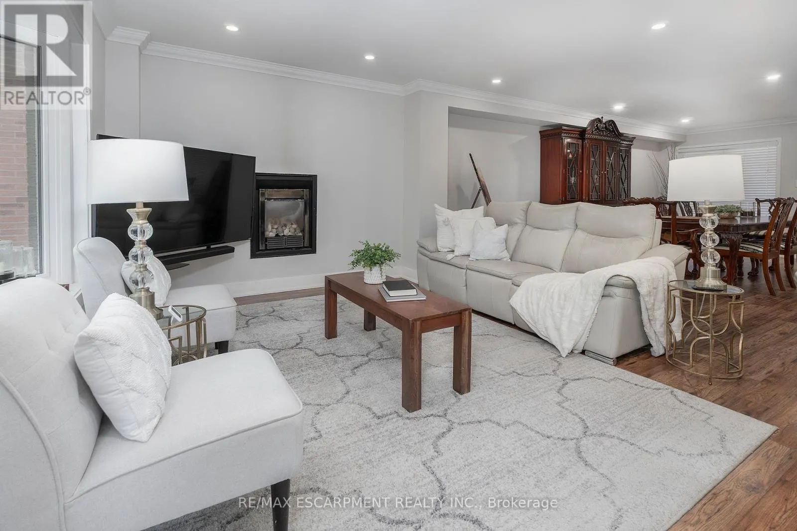 3770 FOREST BLUFF CRESCENT