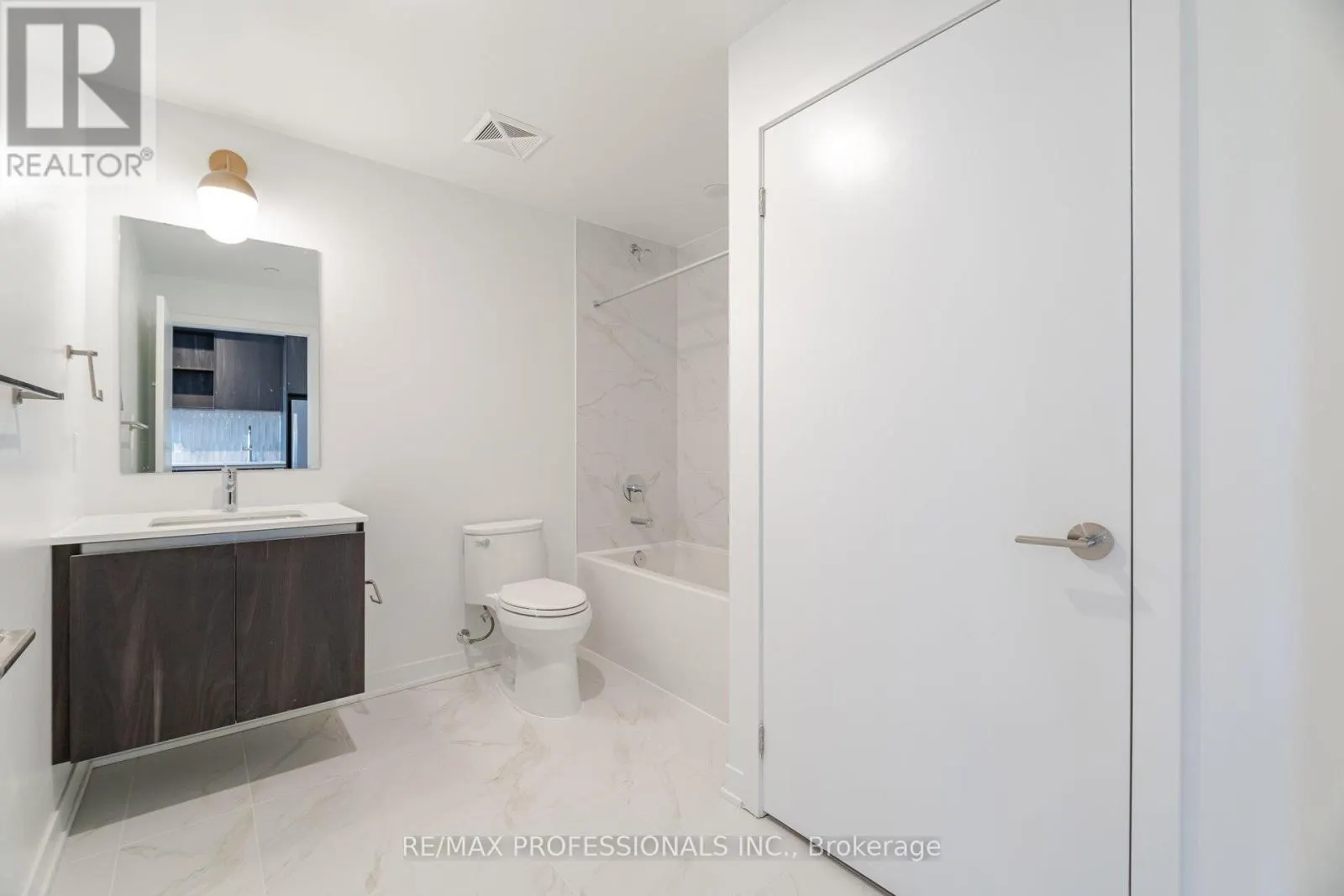 603 - 395 DUNDAS STREET W