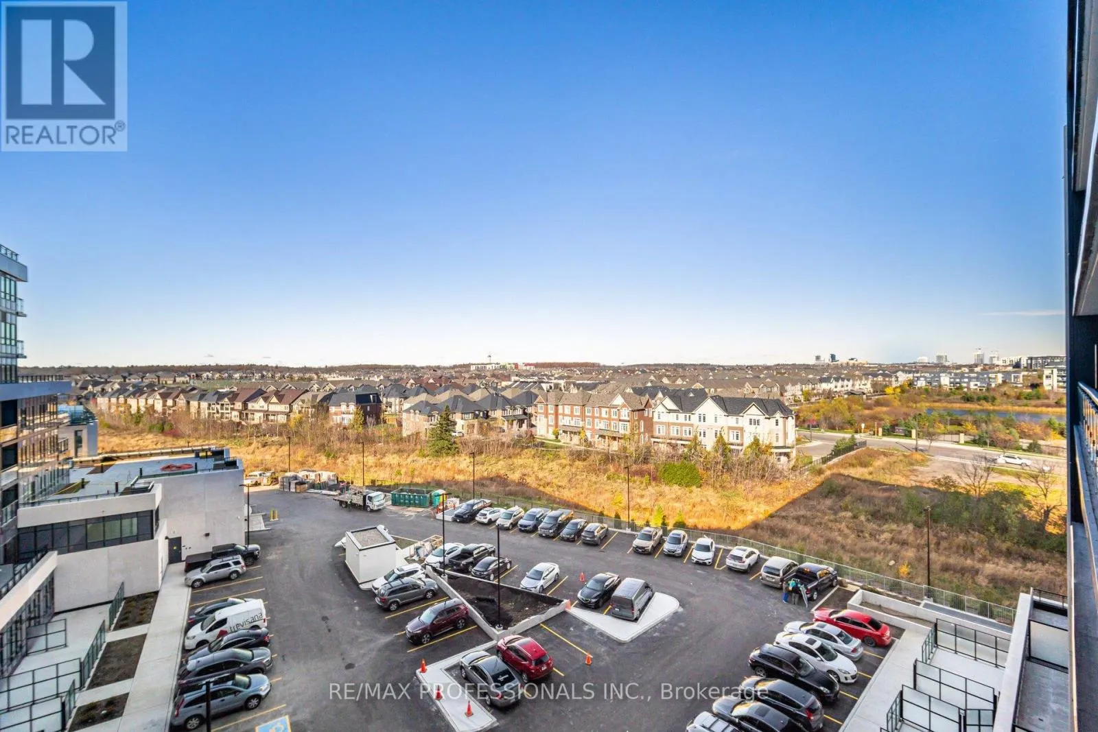 603 - 395 DUNDAS STREET W