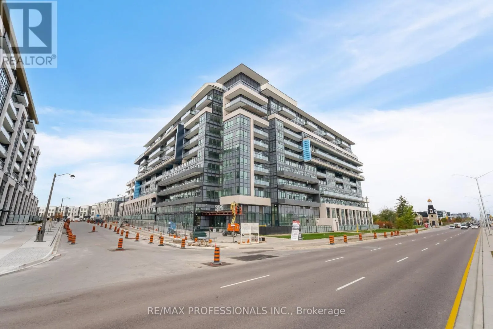 603 - 395 DUNDAS STREET W