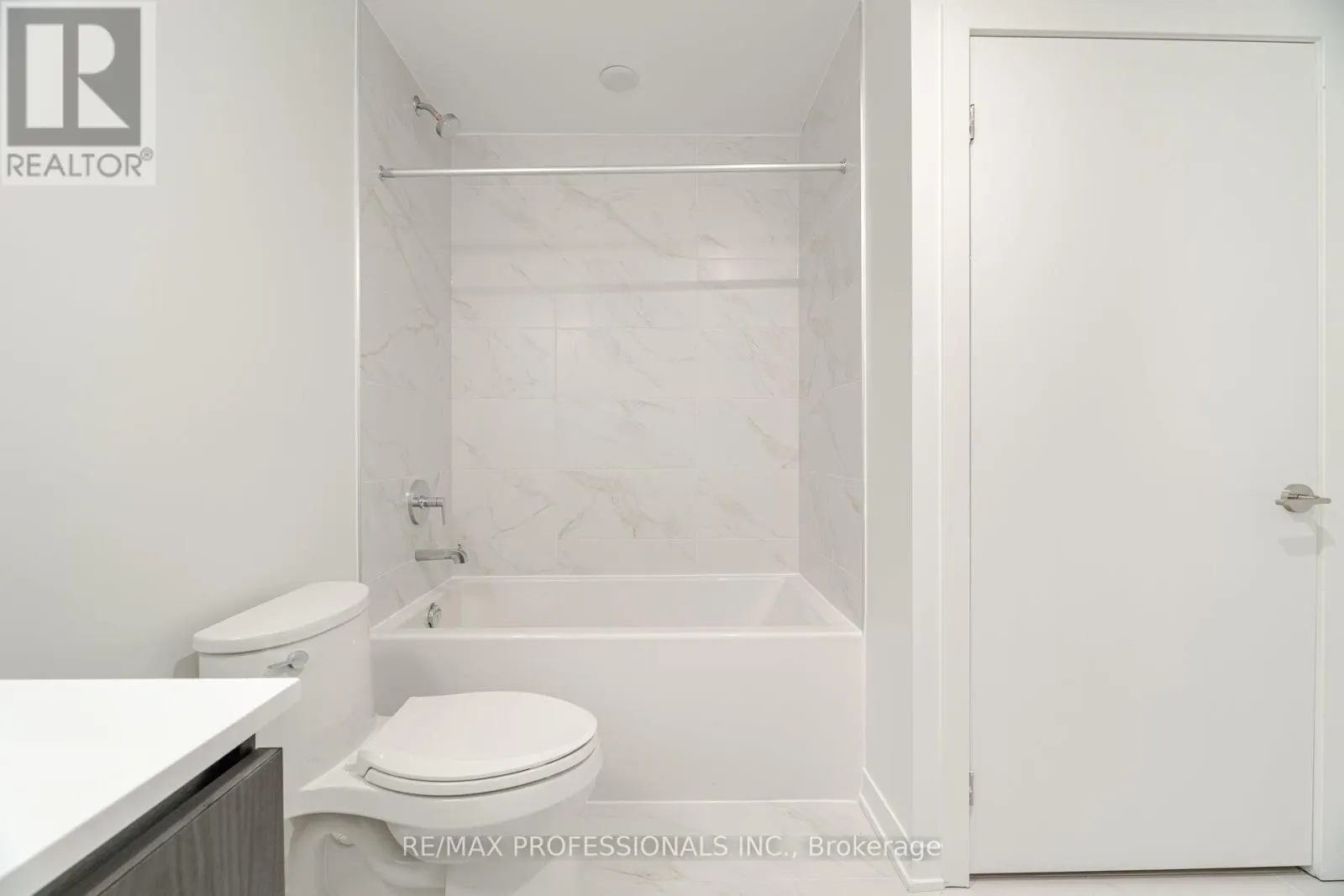 603 - 395 DUNDAS STREET W