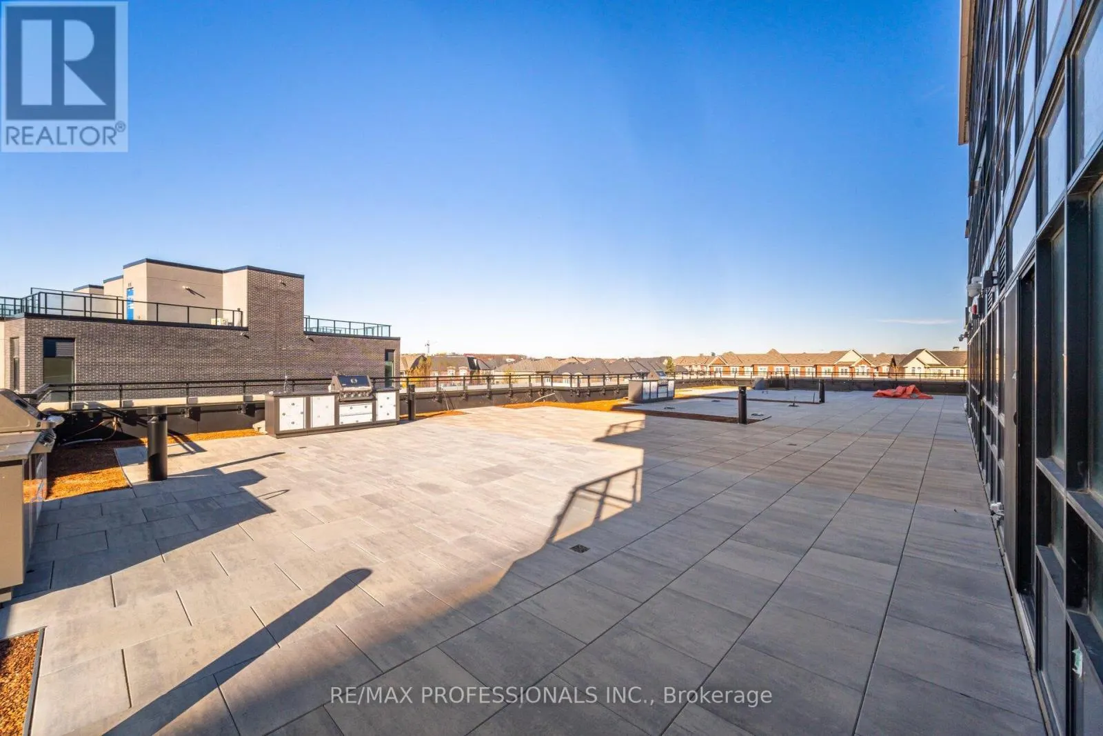 603 - 395 DUNDAS STREET W