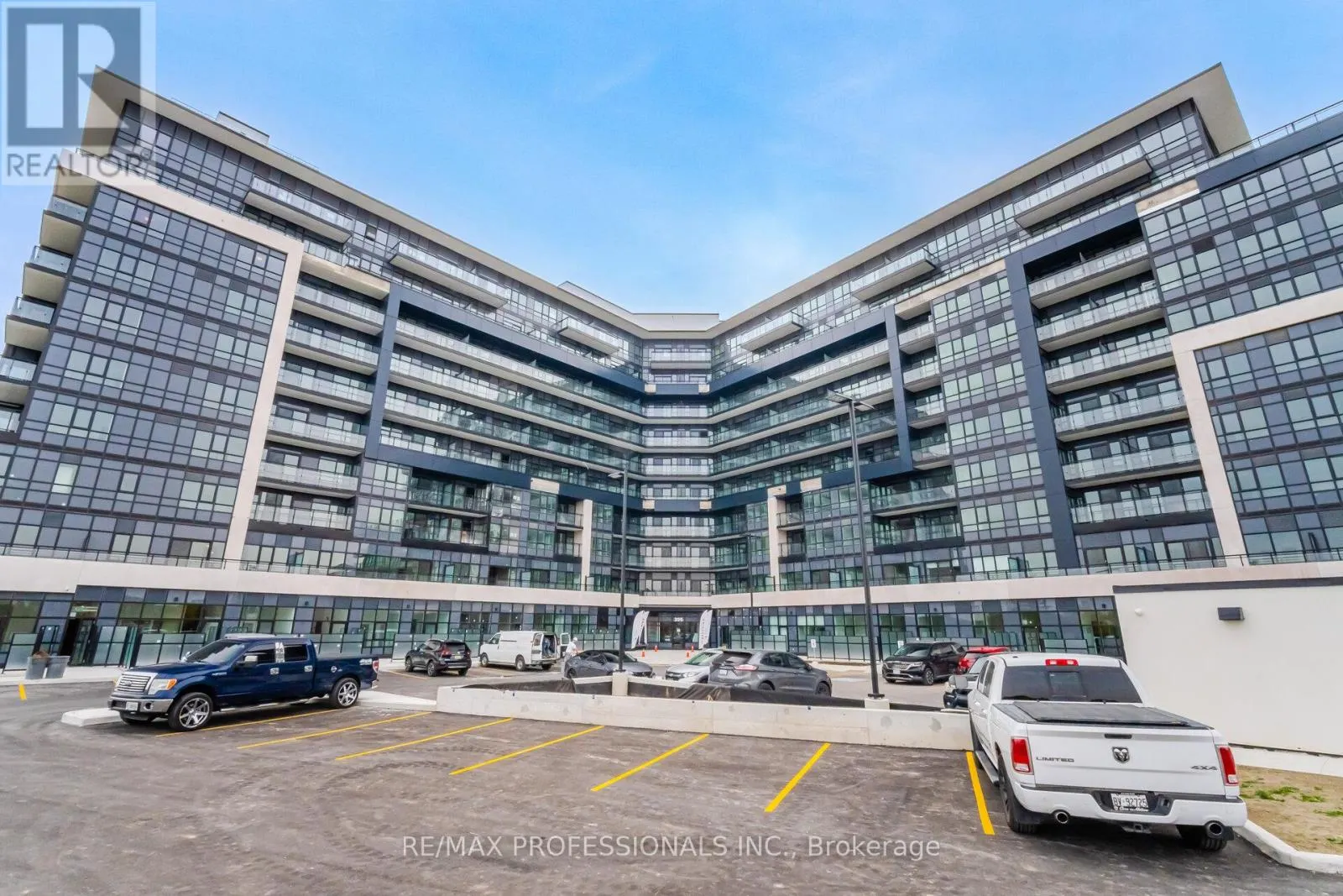 603 - 395 DUNDAS STREET W