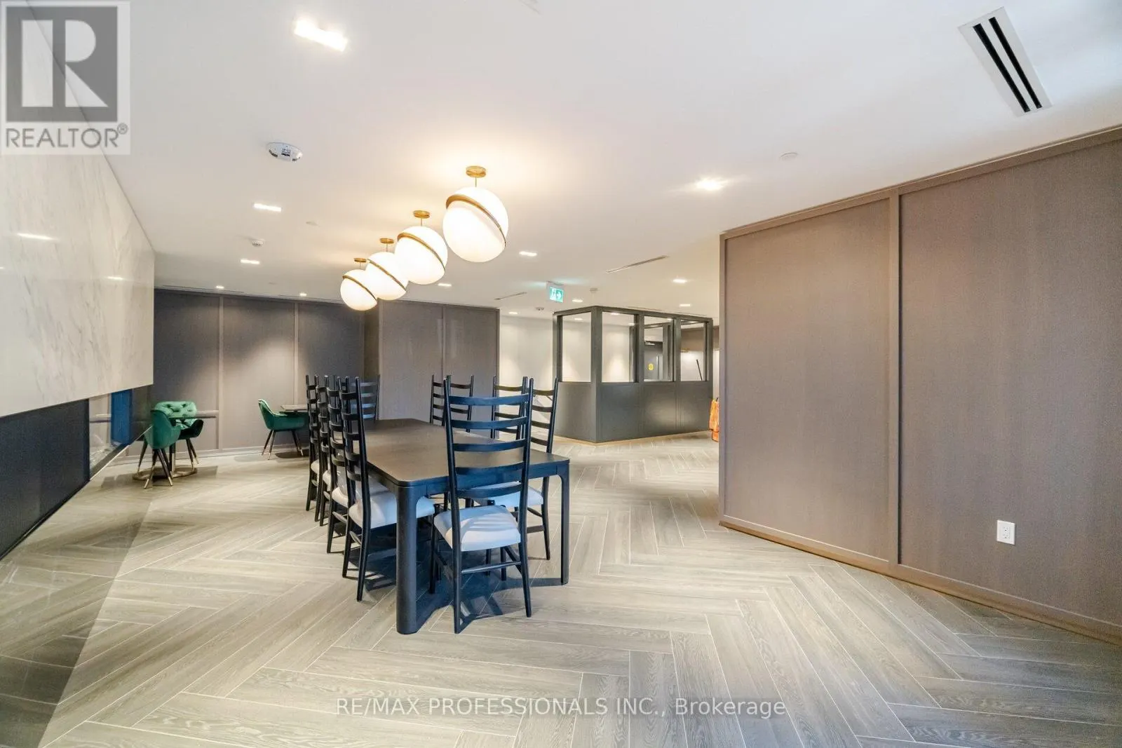 603 - 395 DUNDAS STREET W