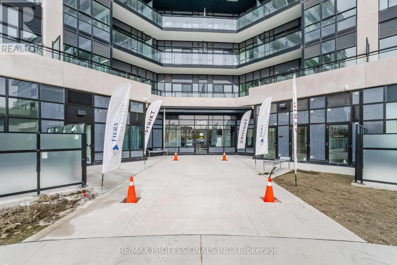 603 - 395 DUNDAS STREET W