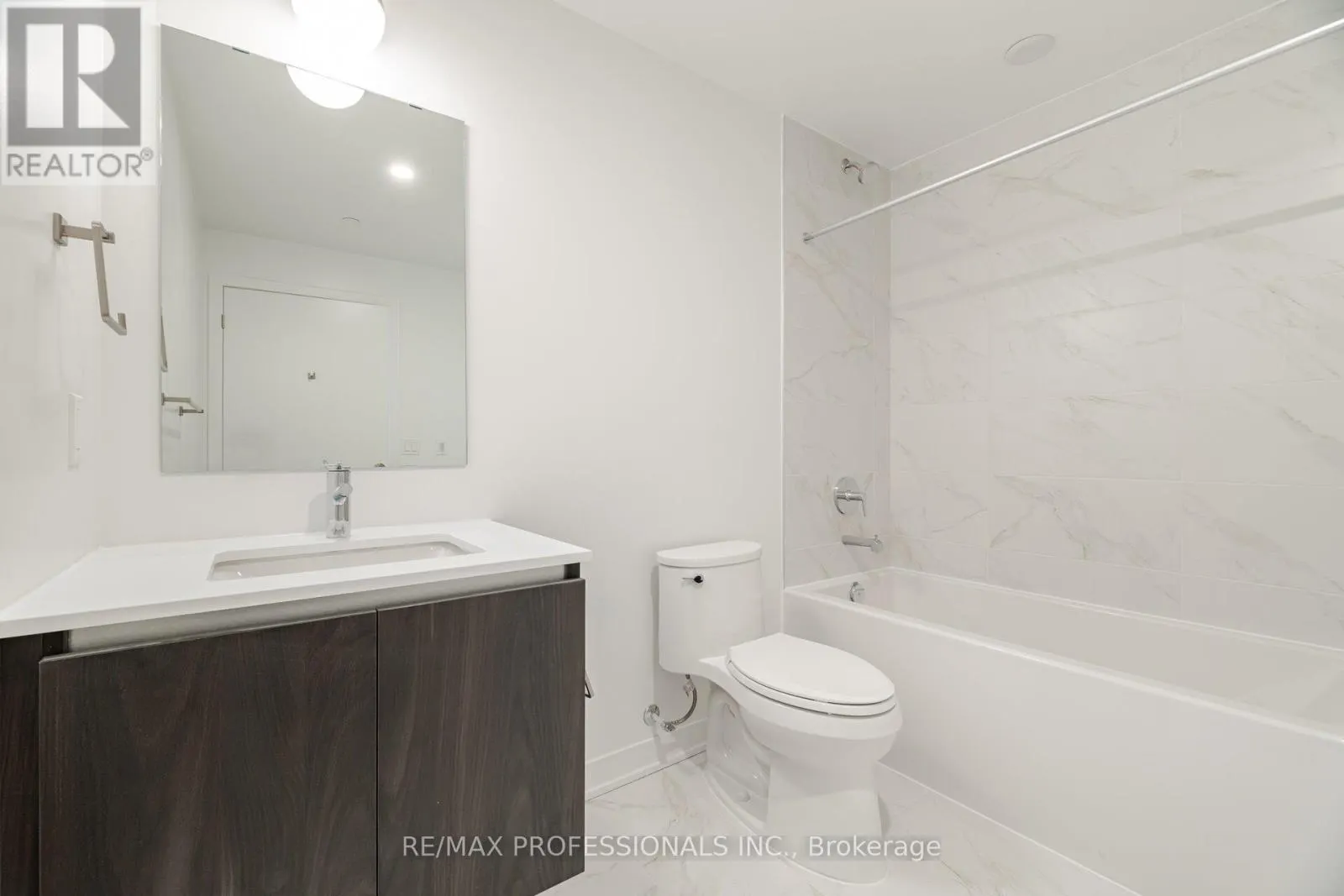 603 - 395 DUNDAS STREET W